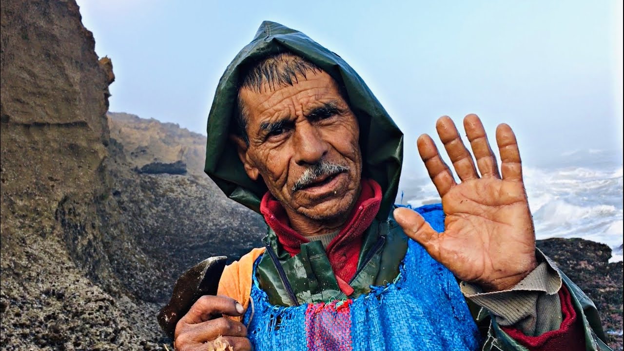 كفاح البحار | انا بحار منسي برودة البحر تقتل كل شيء جميل بداخلي وتسبب الألم لكنني مازلت اكافح ..