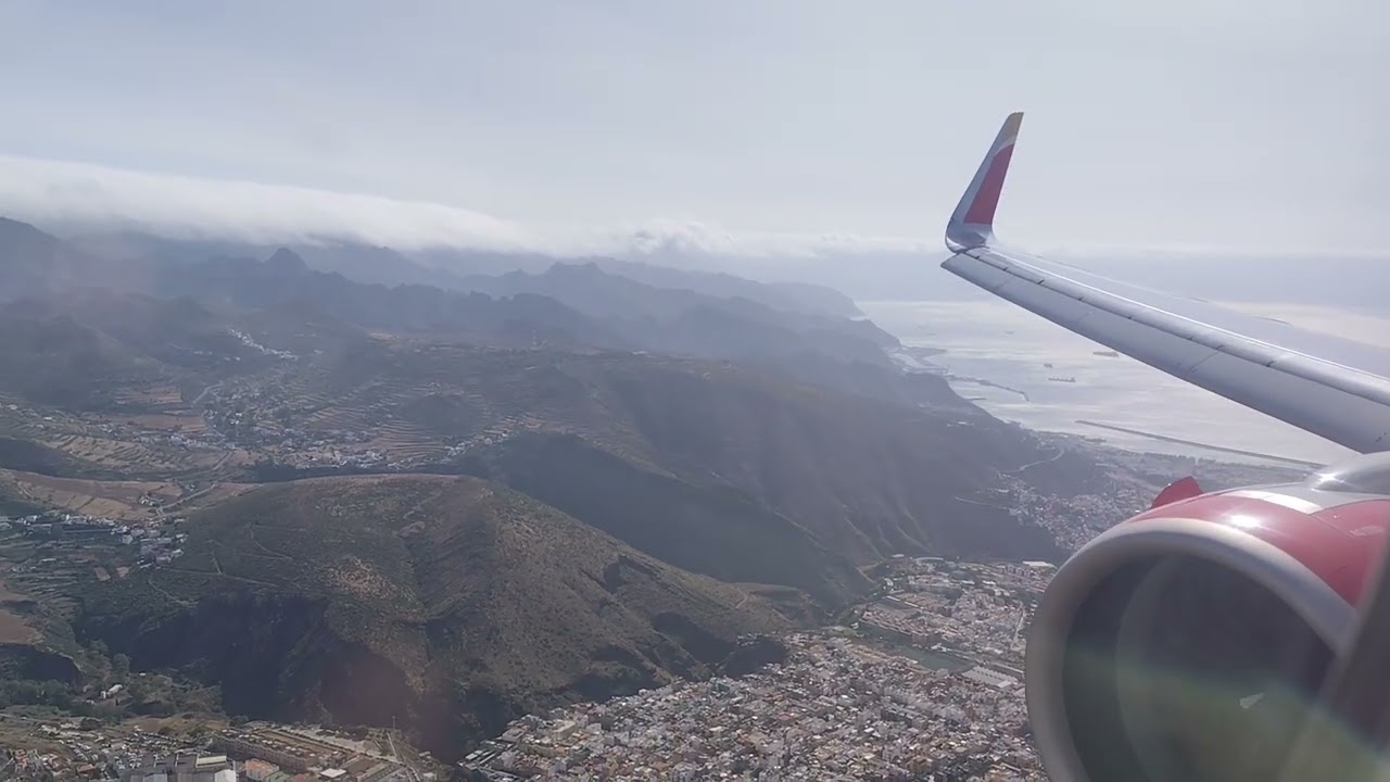 Aterrizaje en el aeropuerto de Tenerife Norte en Airbus 321-271NX de Iberia express.