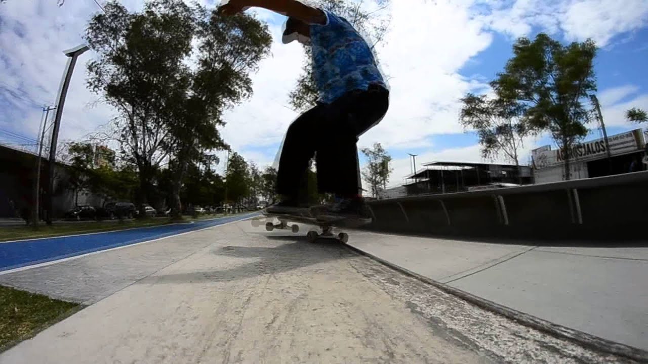 EL BOLA PR&Aacute;CTiCANDO EN EL BOWL DE CANAL (DREISKATES)