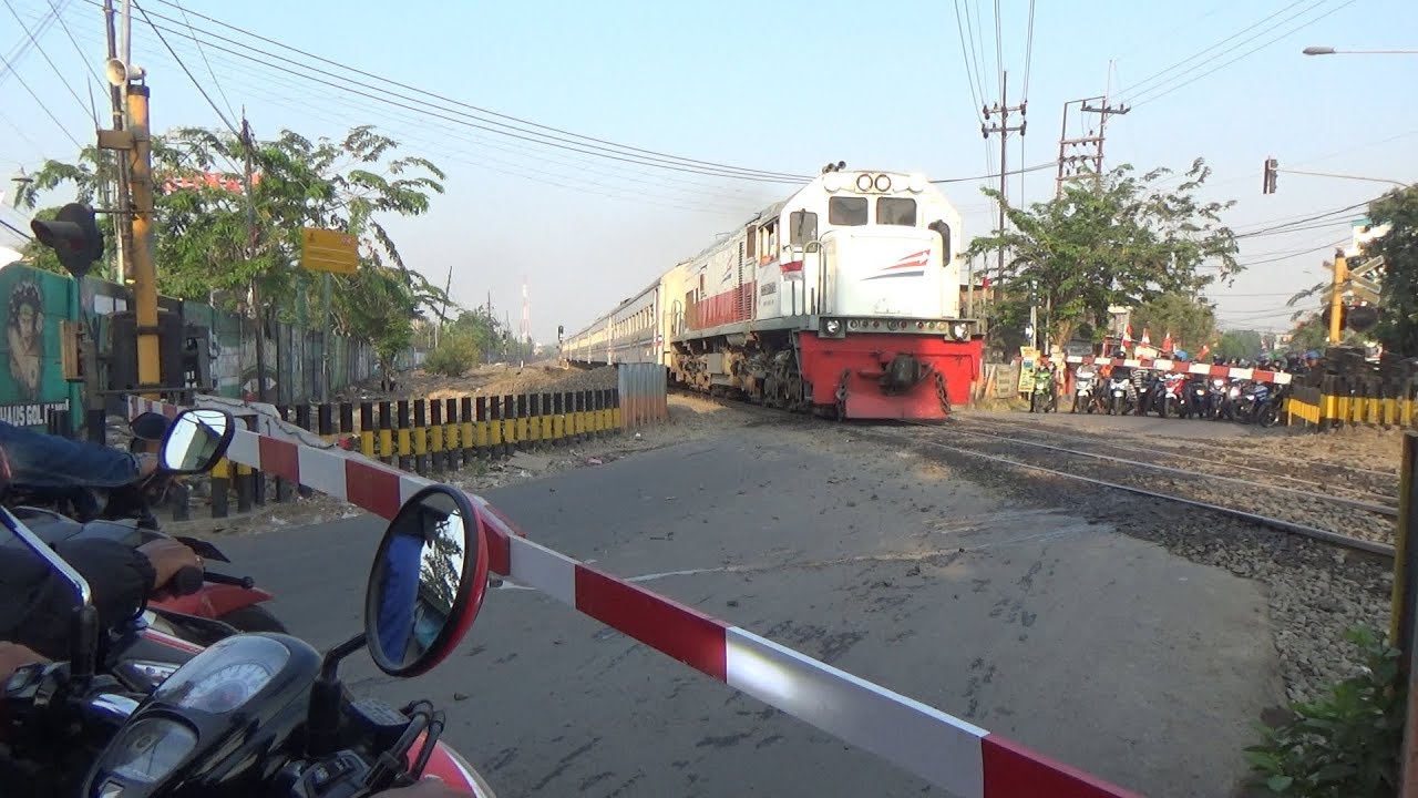 Perlintasan Kereta Api Sepanjang