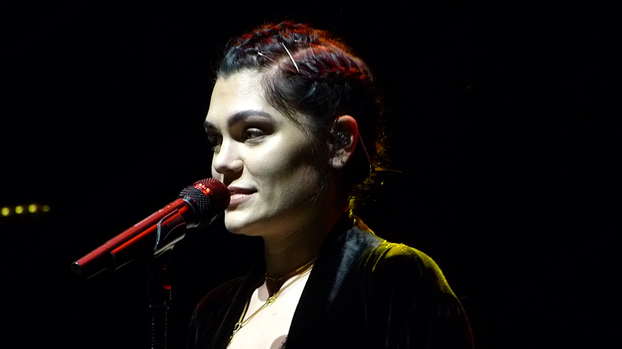 Jessie J - Nobody's Perfect live Albert Hall, Manchester 09-10-17
