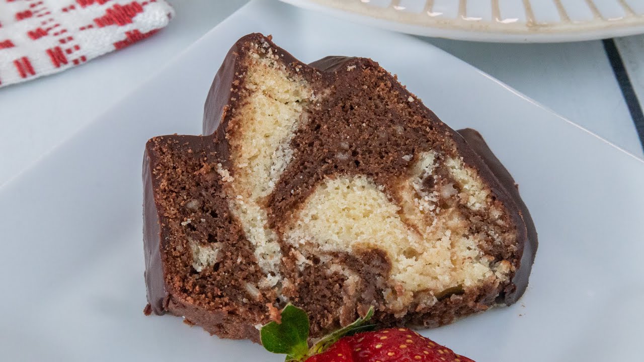 Queque o pastel marmoleado de chocolate y vainilla