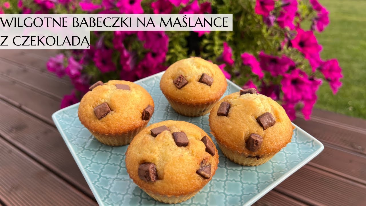 Szybkie muffinki: wilgotne babeczki na maslance z czekoladą. Rodzinne pieczenie