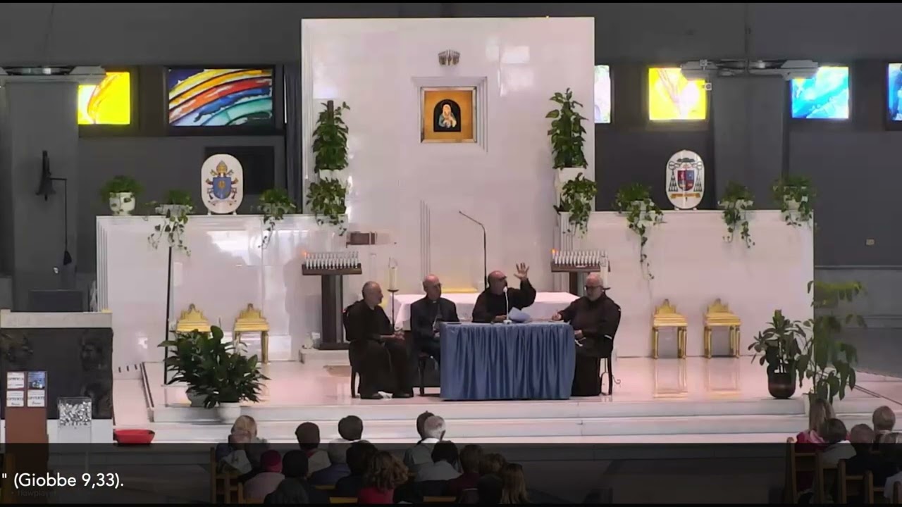 “È la preghiera che spande il sorriso e la benedizione di Dio” (Padre Pio) - Frate Hayden