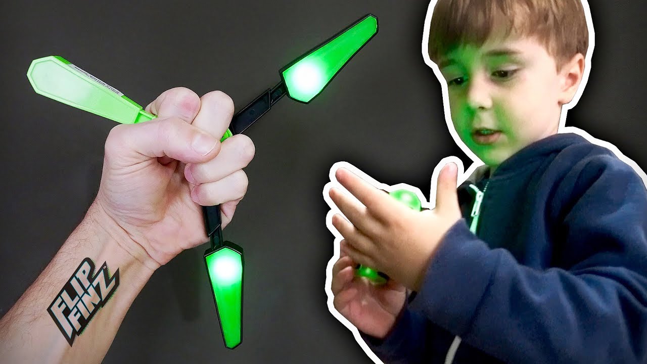 ESTE BRINQUEDO É O NOVO FIDGET SPINNER!! Butterfly Flip Finz Toys for Kids