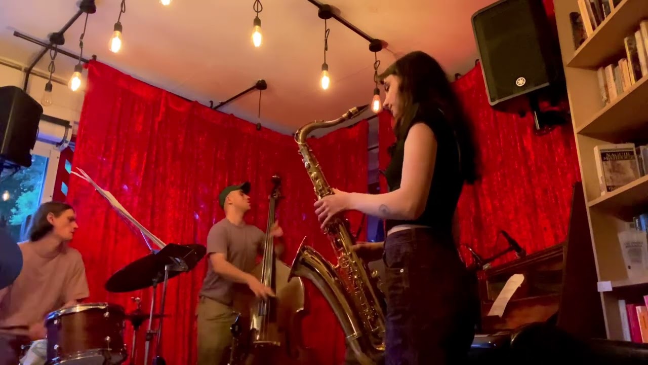 Eggtet - Mysterious Pib (Live @ Hyde Park Book Club)