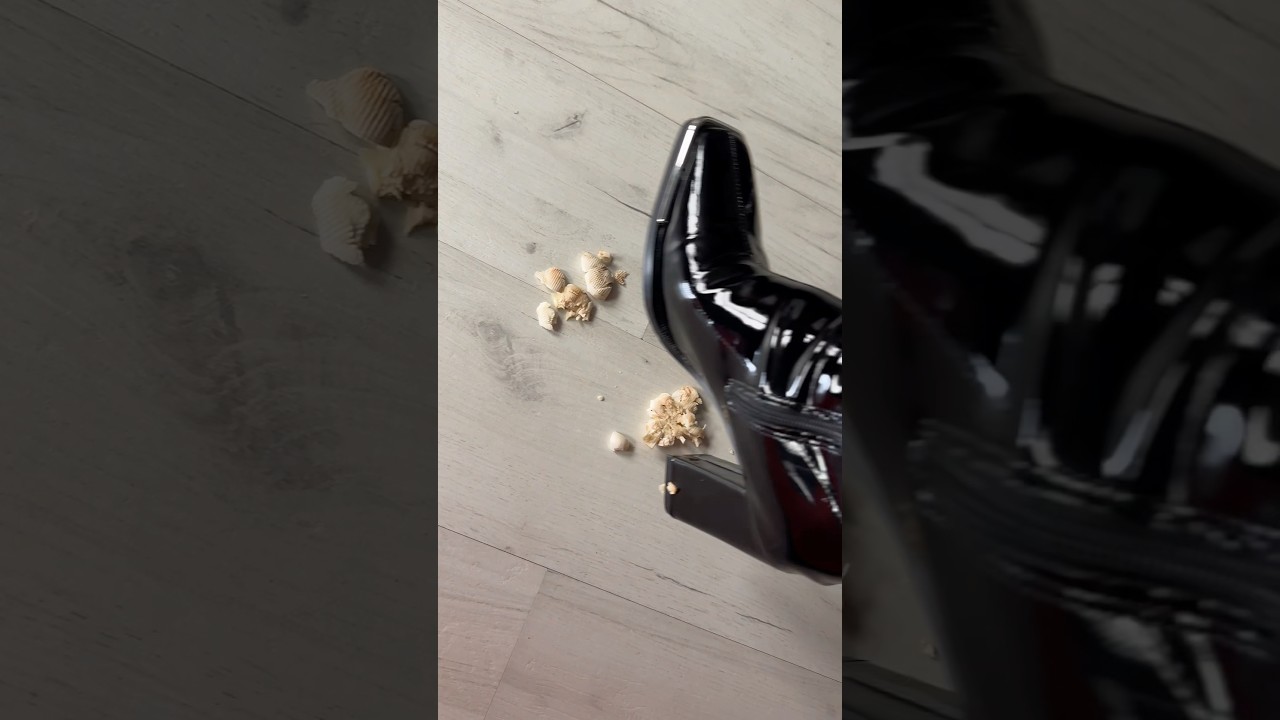#crushingmushrooms #crushingfood #crushing #crushingboots #crushingasmr #vinylboots  #shinyboots