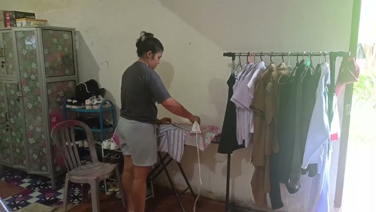 Rutinitas IRT saat waktu libur sudah selesai | menyetrika seragam anak² | beberes rumah tipis" 