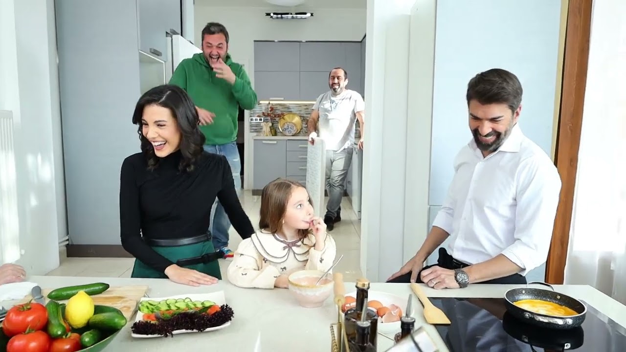 Set 🎥 #Esaret hafta içi her akşam 21:15'te @kanal7'de! 💞 #OrHir