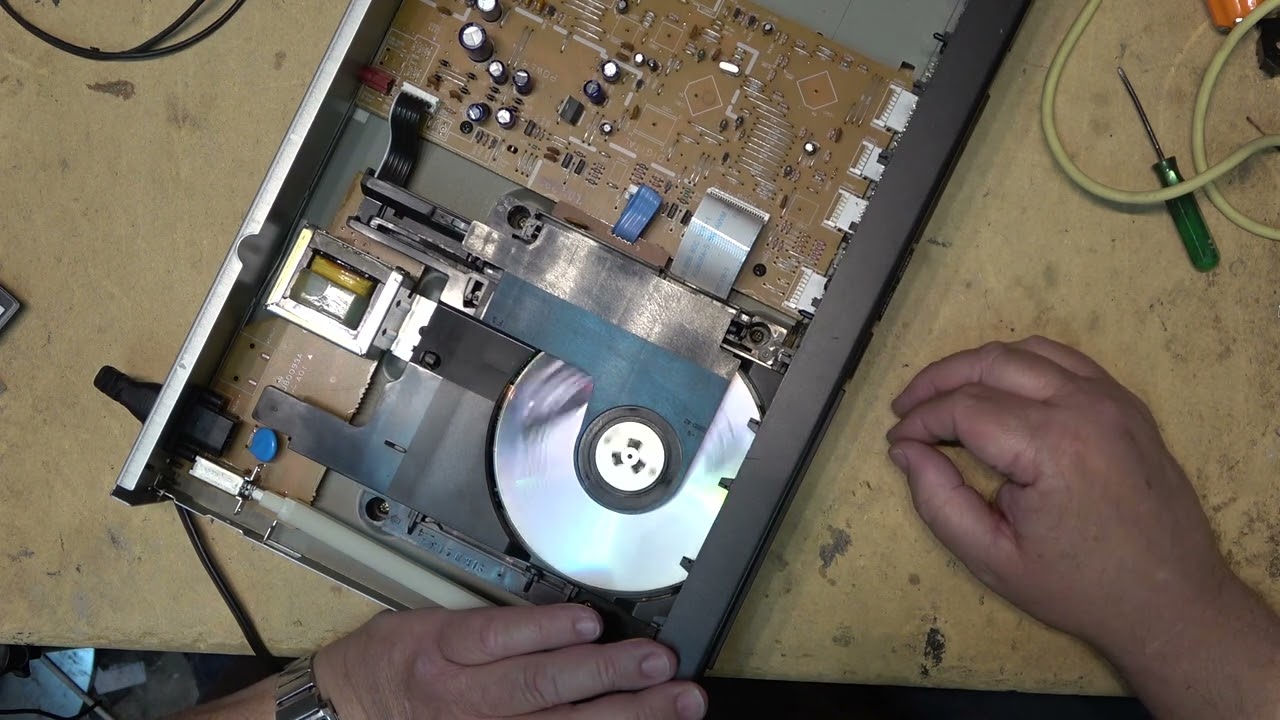 Panasonic SLPS352 CD player. Laser Slams Back and Forth End to End