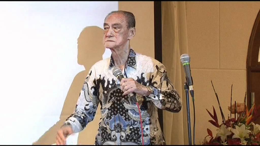 候深湖表演京剧