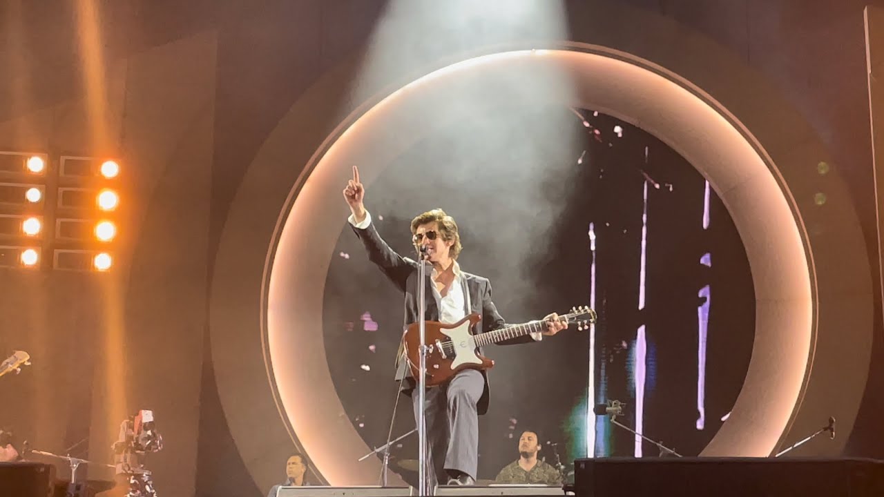 Arctic Monkeys - Don't Sit Down 'Cause I've Moved Your Chair (London, Emirates Stadium)