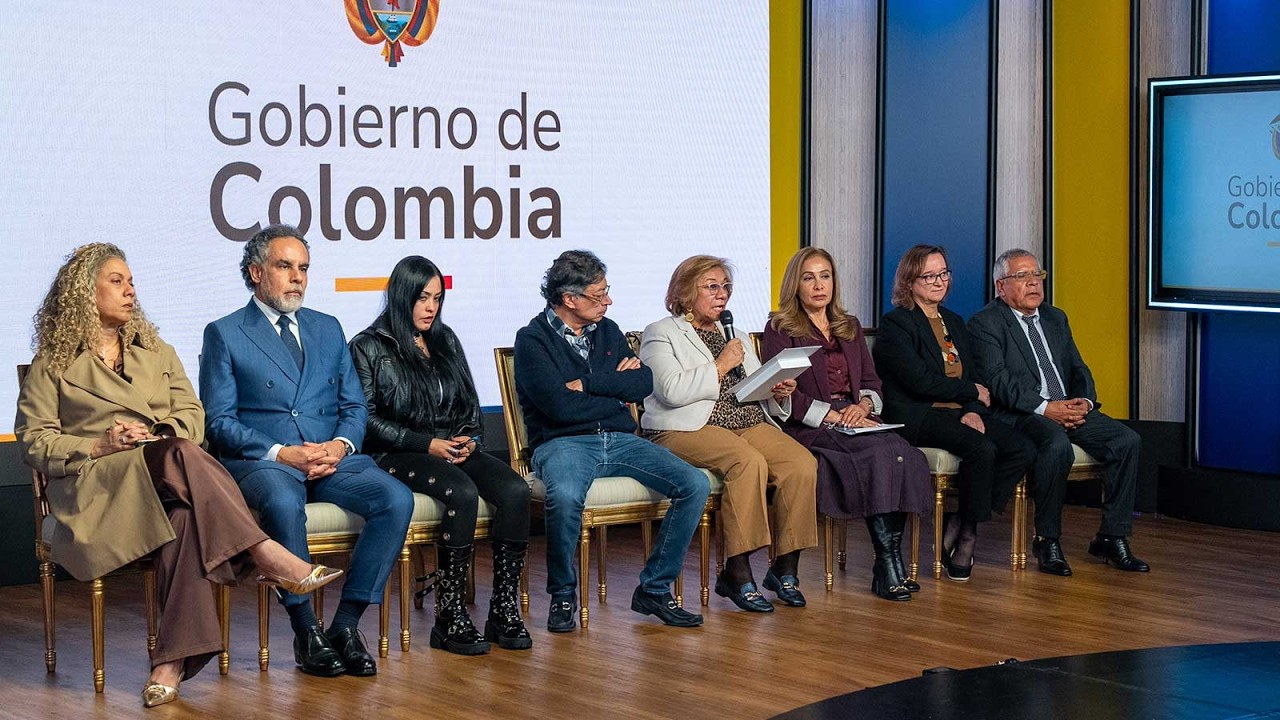 Presidente Gustavo Petro presenta el nuevo esquema de pasaportes colombianos