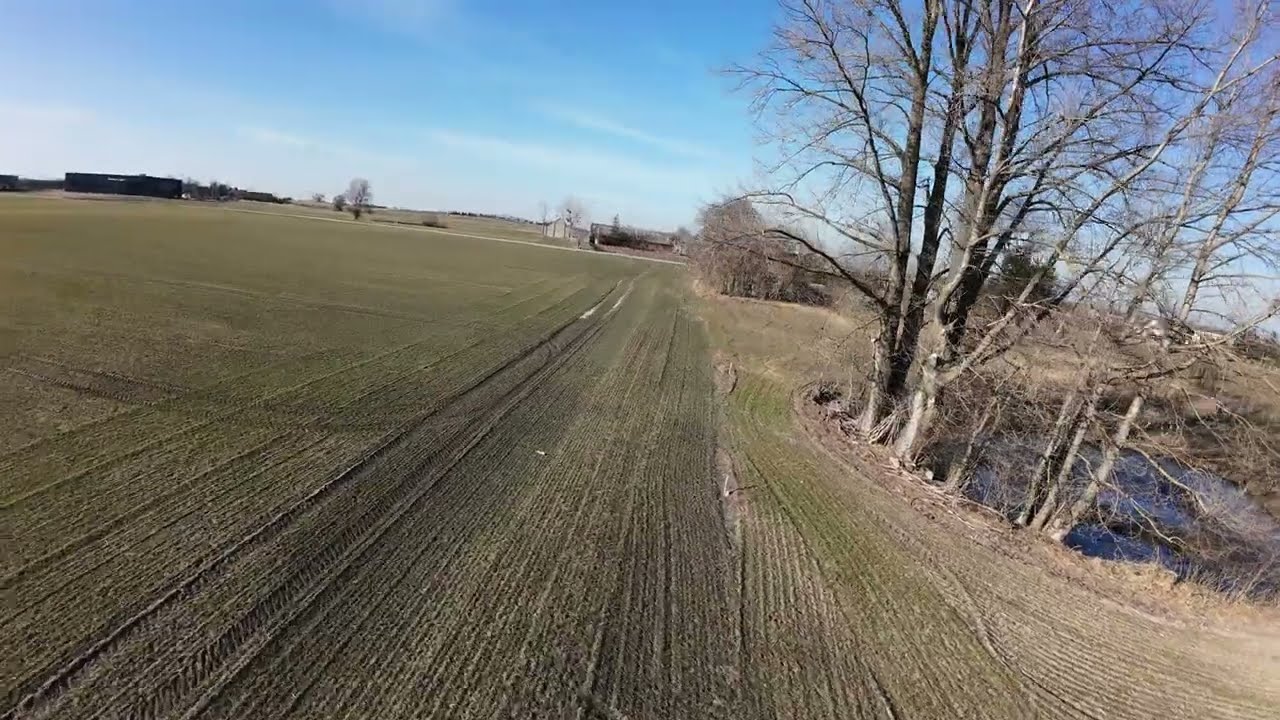 DJI AVATA 2 - Chill'owanie nad polem i między kablami i zajączek na koniec (07.03.2026)