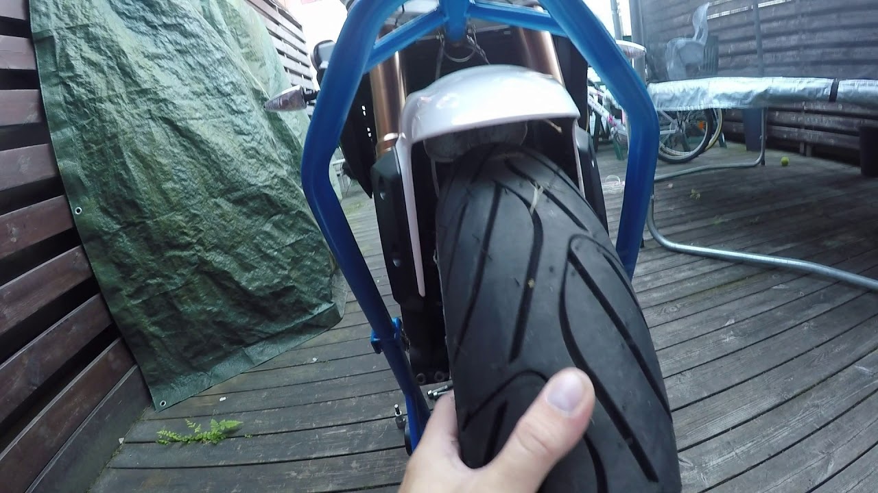 2011 Triumph Speed Triple - How to remove and install front wheel