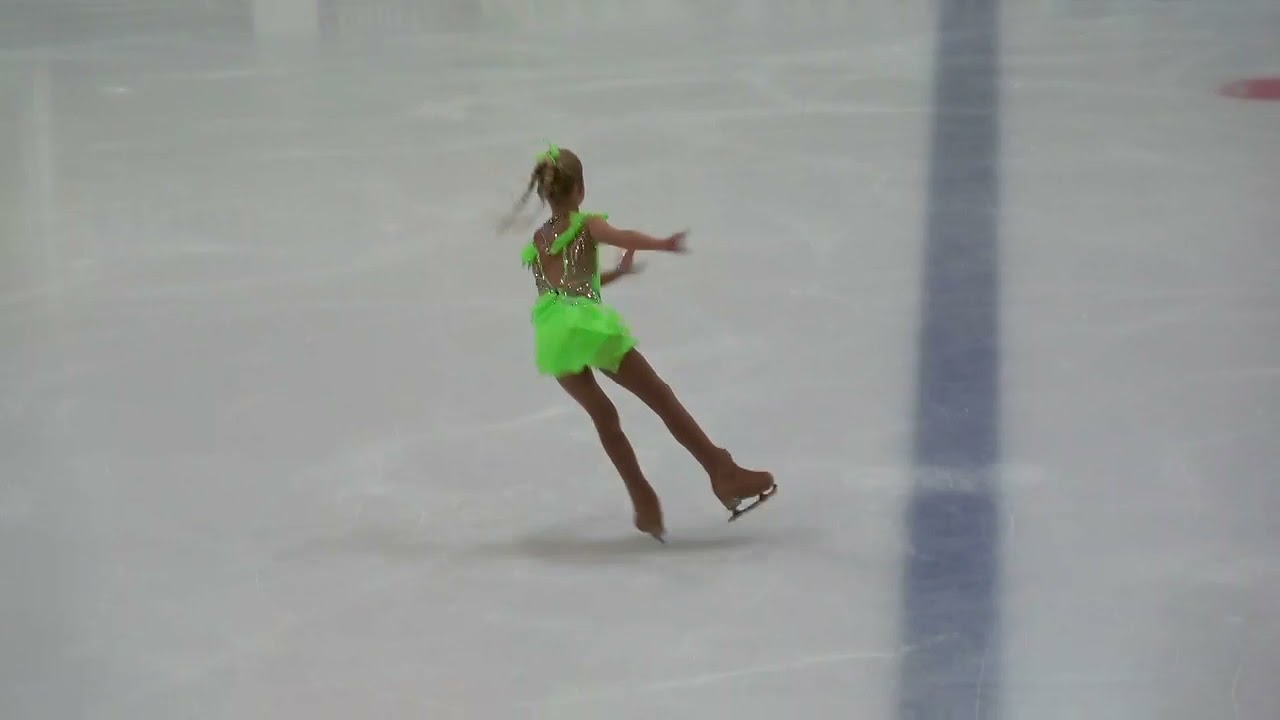 Young  figureskater Caline Repond