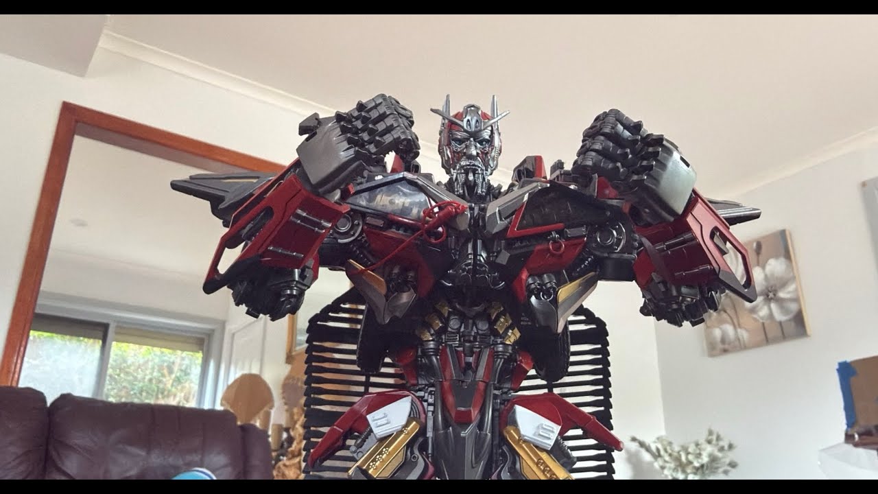 Transformers.  oprimus prime vs sentinel prime alternative remake