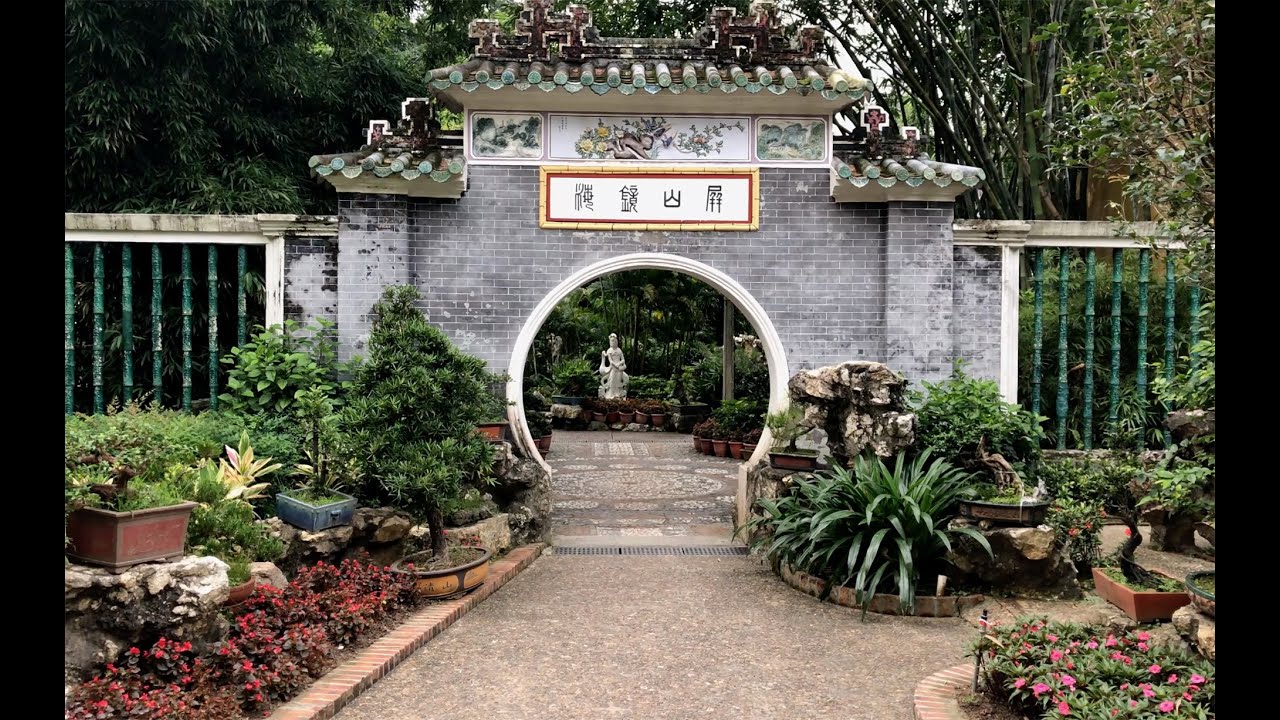 A tourist guide to Macao