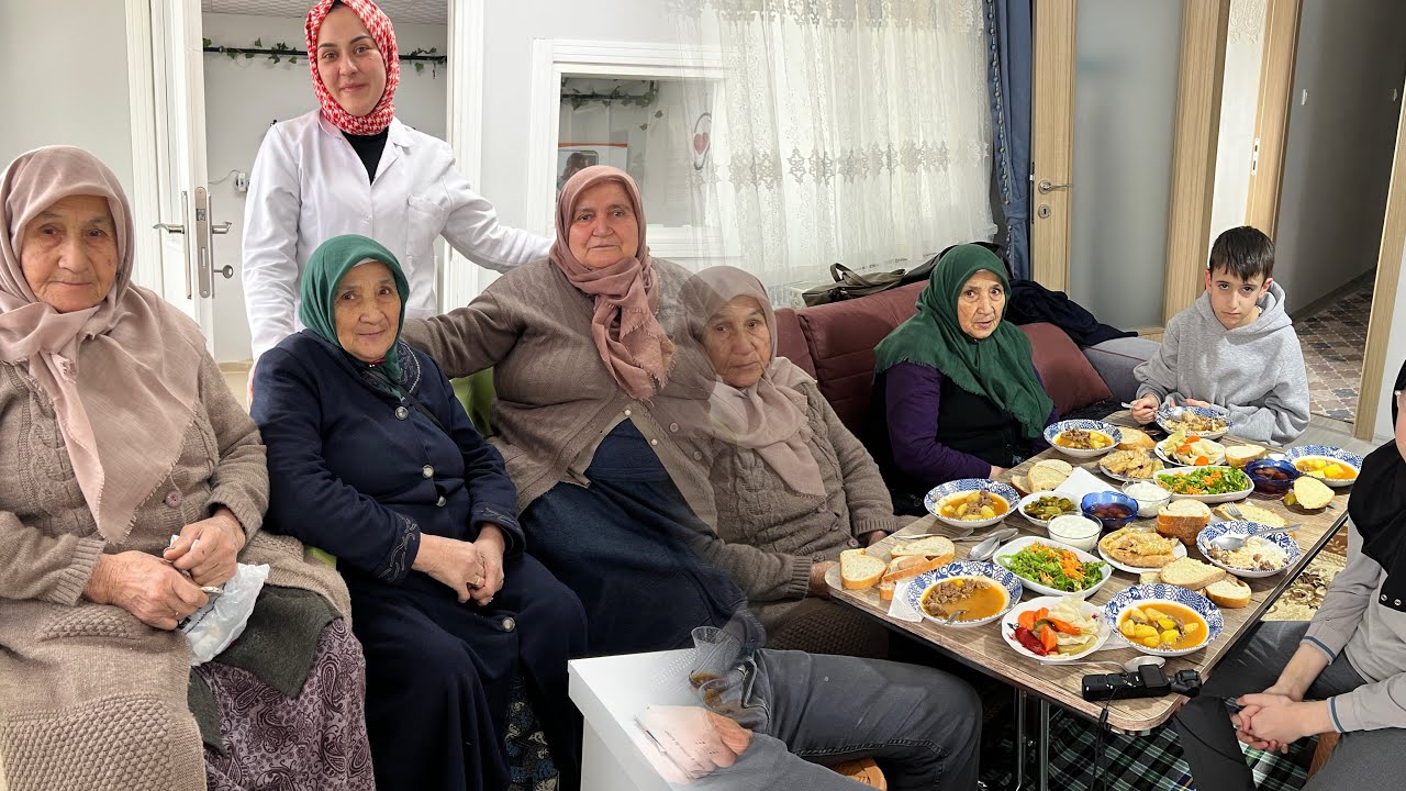 Anneme yeni kulaklık aldık köyden misafirlerimiz var öğlen yemeği Taşköprü de