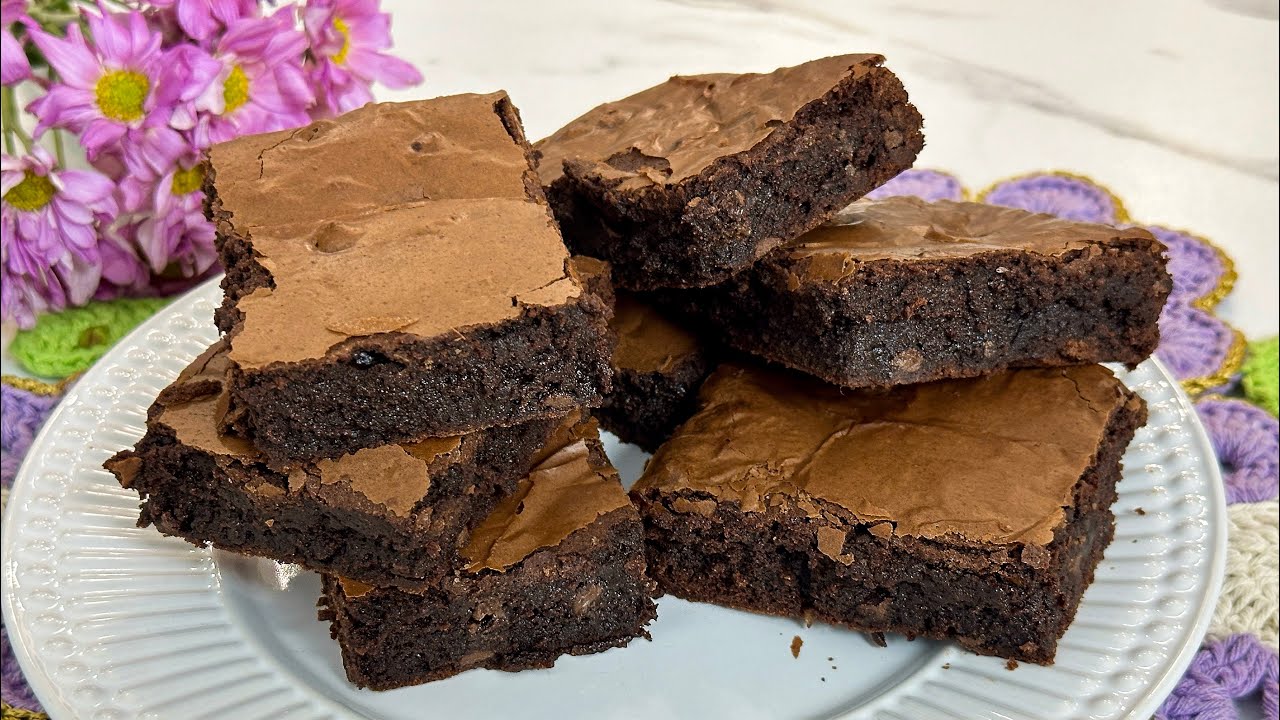 CASQUINHA CROCANTE E MOLHADINHO POR DENTRO | você só vai querer fazer brownie assim | Rafael Freitas