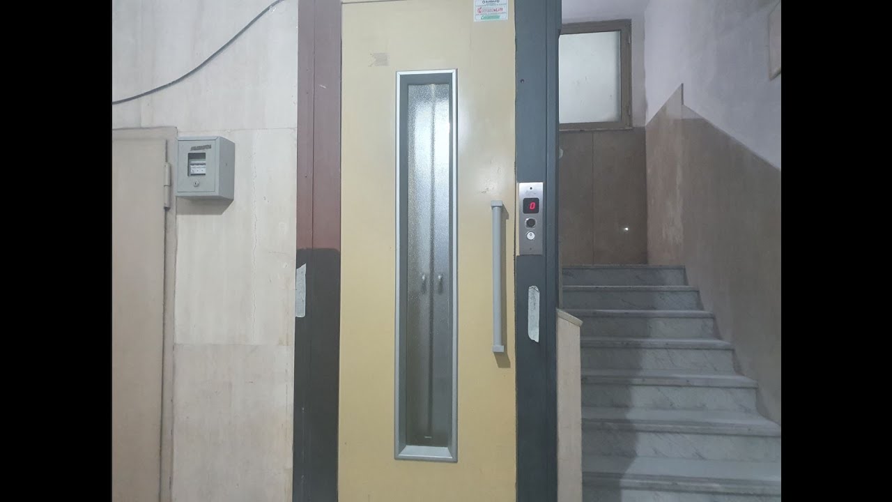 Tiny 1960's ? (Mod. 2010's IGC) Traction Elevator with bad innerdoors@Via D'Aquino 33, Naples, Italy