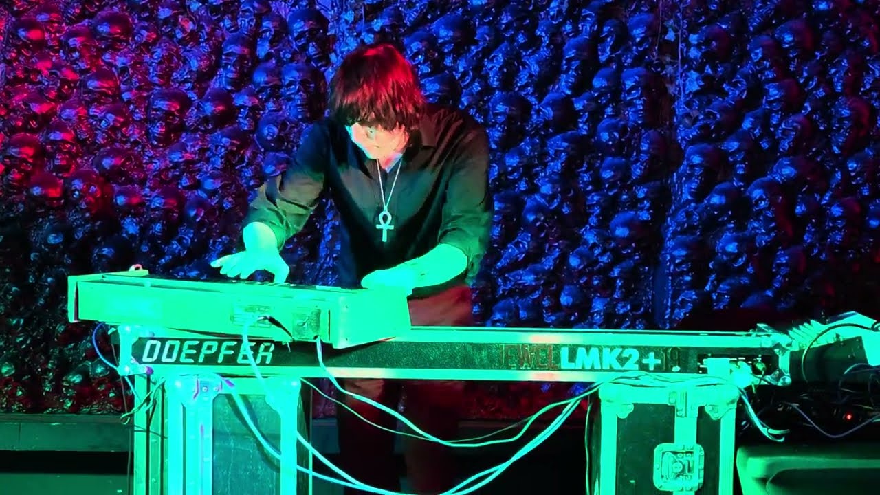 Johnny Jewel - Running Up That Hill (Kate Bush cover)