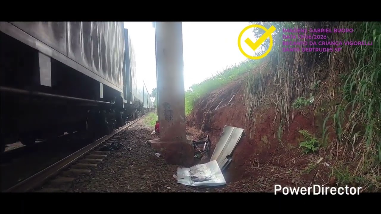 GE ES44ACi Rumo #2562 Passando Carregado Em Santa Gertrudes SP 