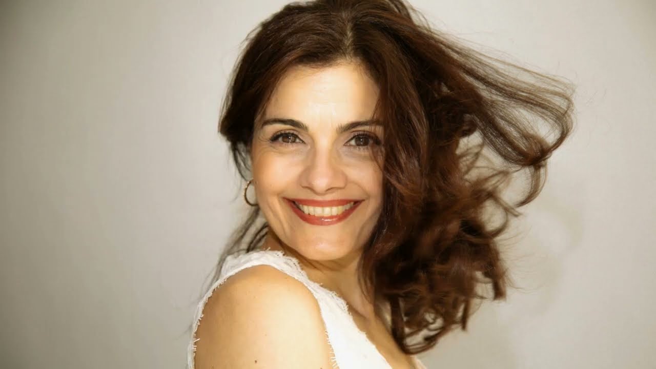 Sandra Rumolino - De lejos, la esquina
