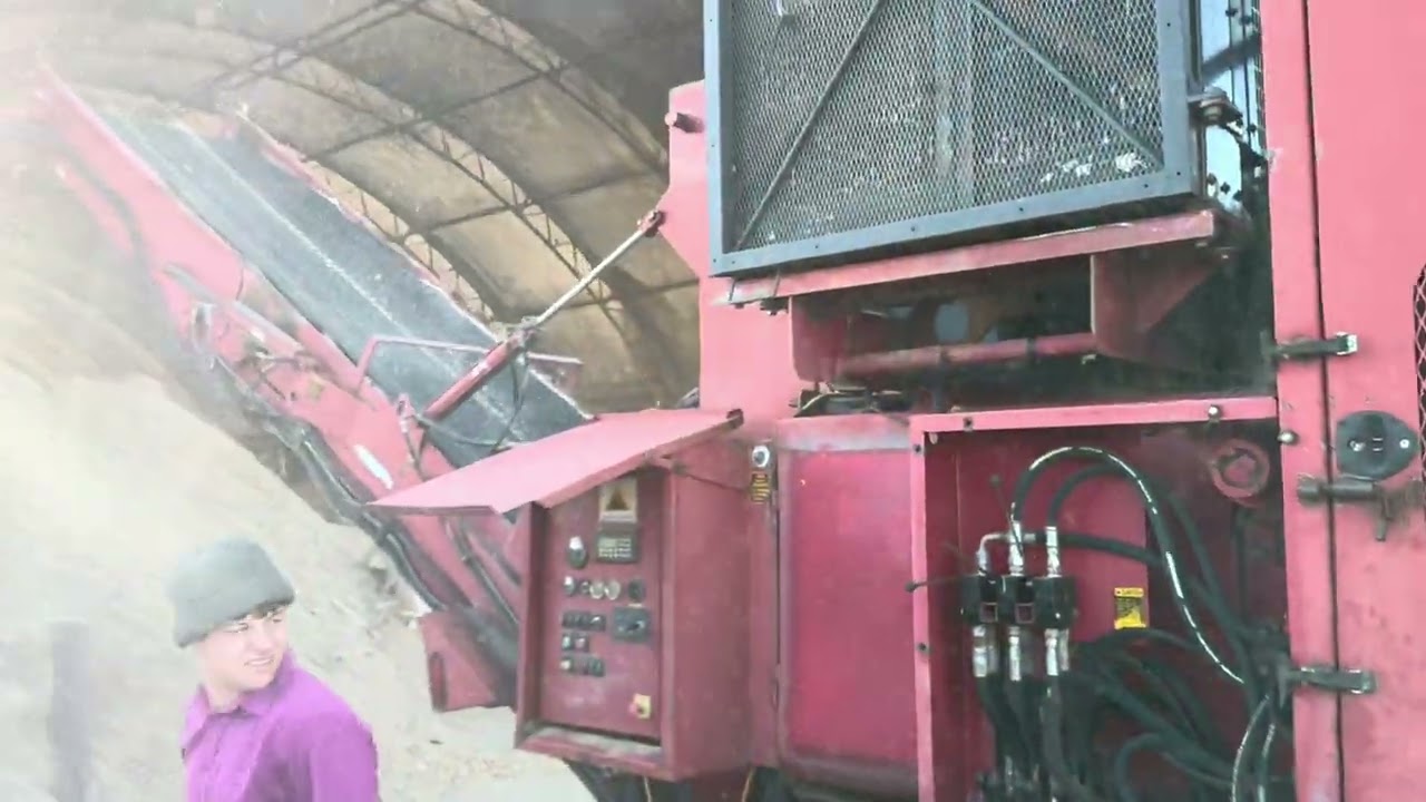 Lot 4403: 2004 Rotochopper MC266 Horizontal Grinder
