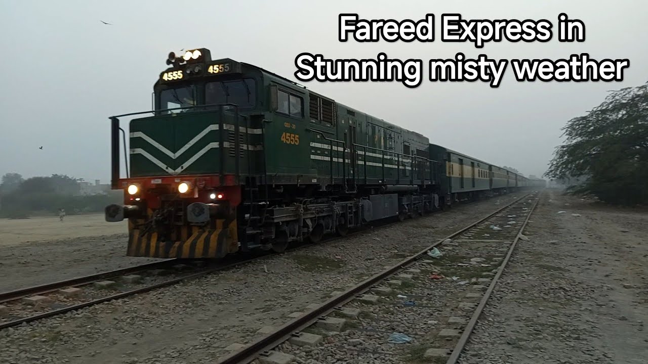 37up Fareed Express at Burewala Railway Station