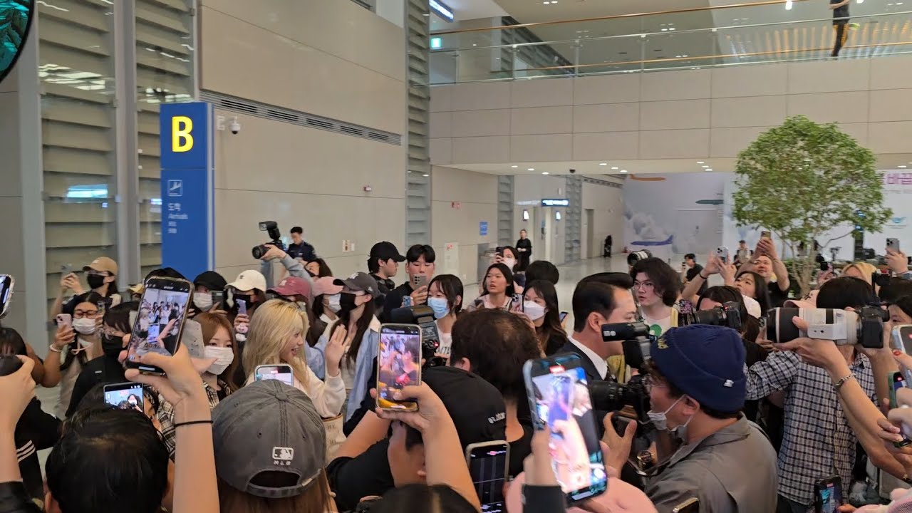 Unis 유니스 Airport Arrival and hundreds of fans screaming 250601 #unis