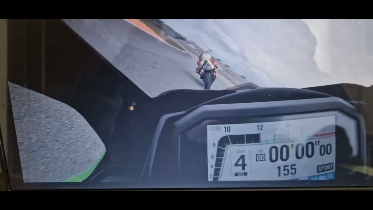 Zx4rr  Vs Triumph 765