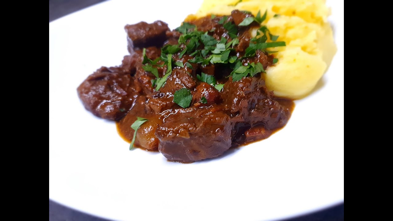 Burgundiškas jautienos troškinys kazane  BEEF BOURGUIGNON grilis Kamado BONO