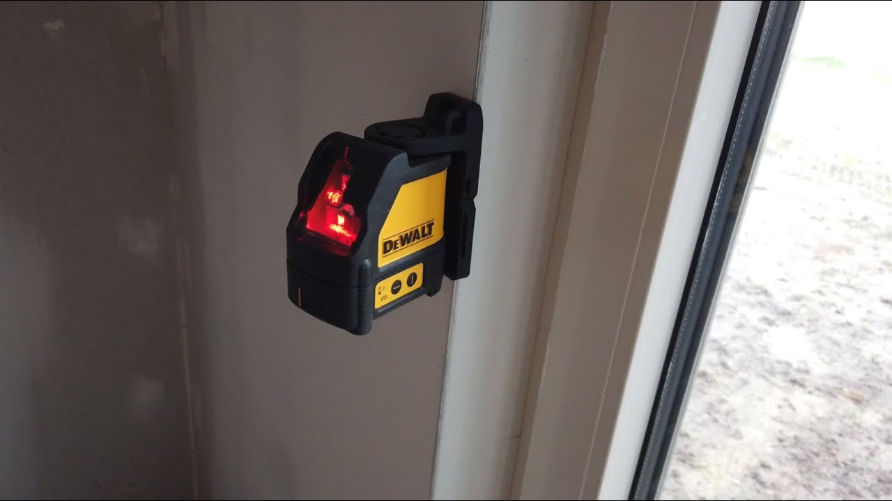 Kruislijnlaser als waterpas - Zelf Een Huis Bouwen