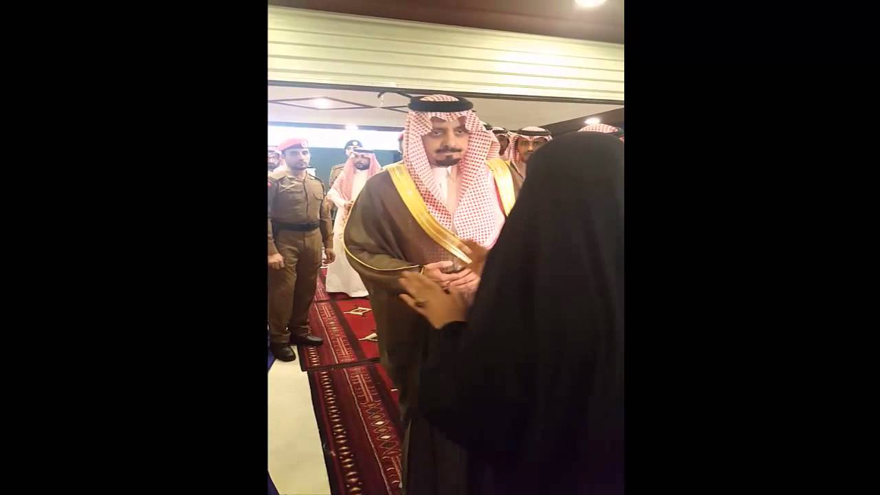 زيارة الامير فيصل بن خالد لمعرض أ /فاطمة الزامل من هنا ننهض بمنتجاتنا بمهرجان ابها 1436