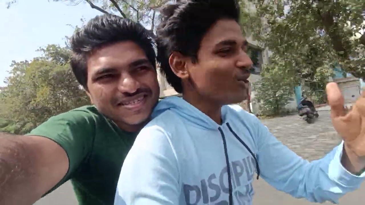 New volg Traffic Police wale ek | ladki | ko Prakar liya ky huv yrr