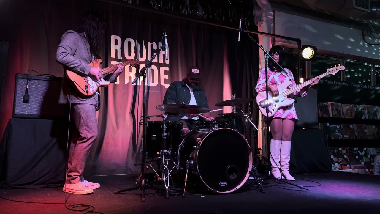 Khruangbin - People Everywhere (Still Alive) (2025-08-14 – London, UK)