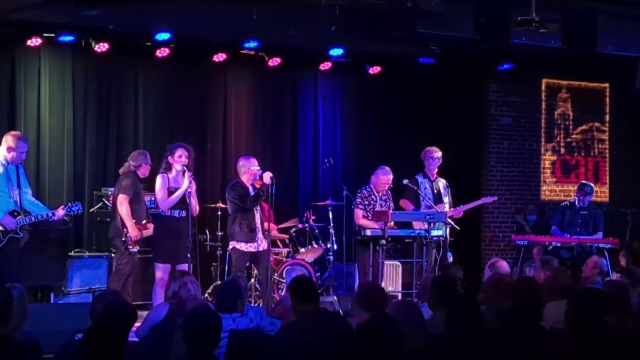 Greg Hawkes and Eddie Japan perform All Mixed Up by The Cars