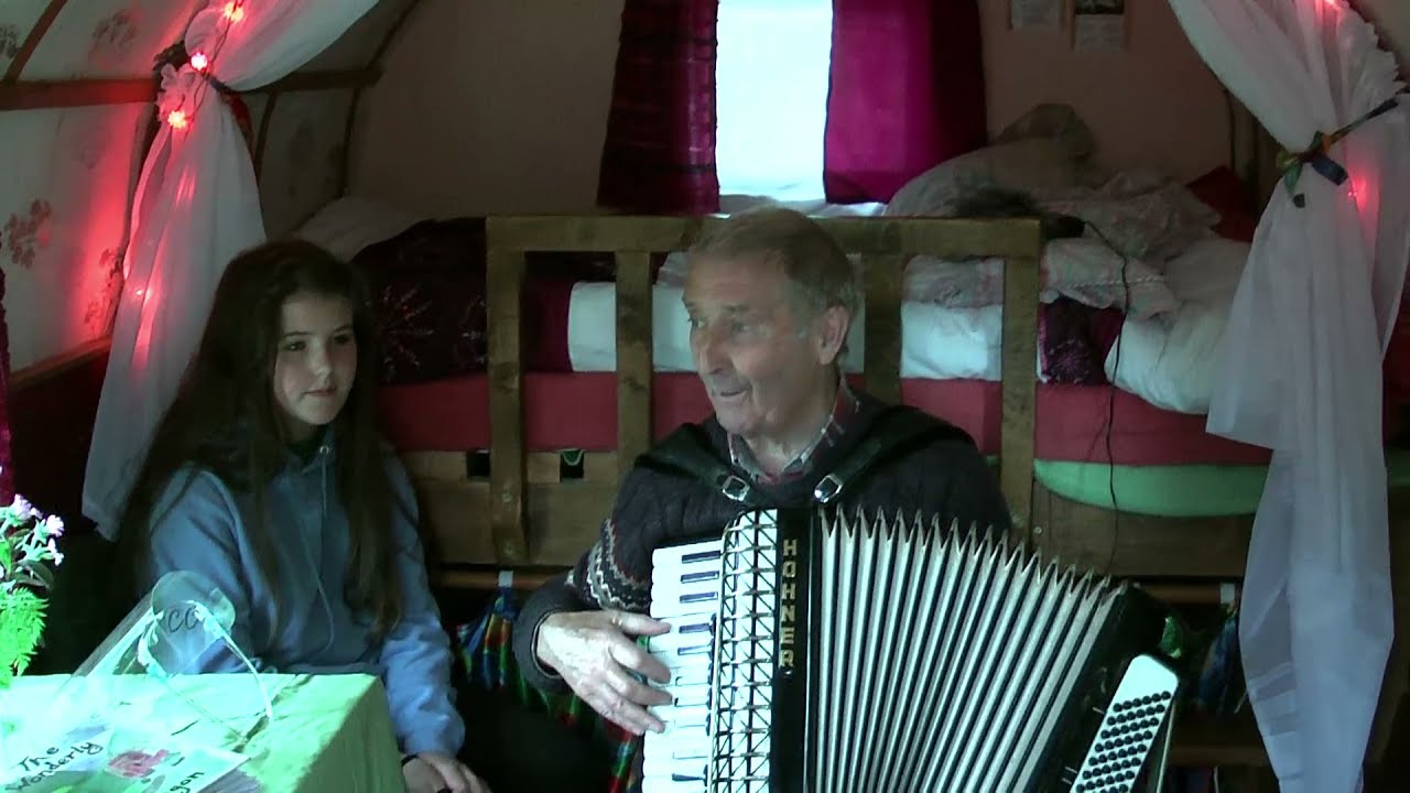 Barney McDaid (Barney and the Circle) with a medley of Donegal songs featuring grandchild Caela Carr