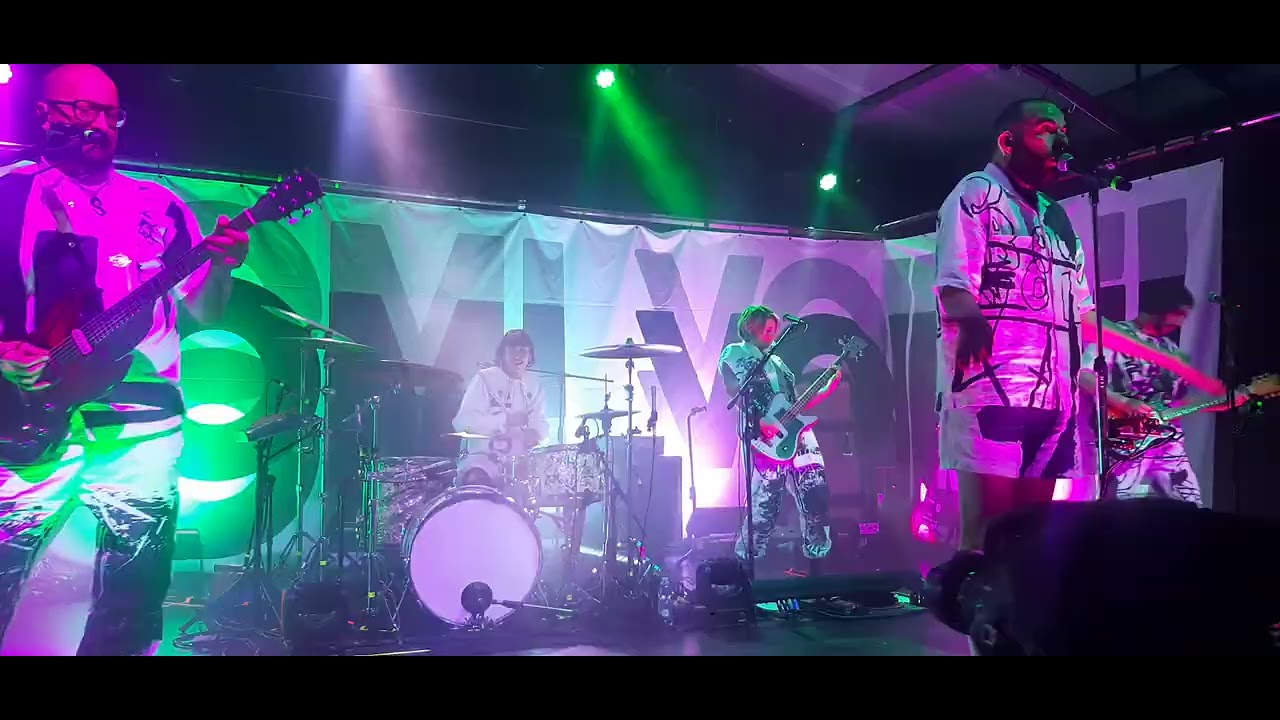 Sì! Boom! Voilà! - Vivere così non si può più (live) - Largo Venue Roma (18 febbraio 2026)