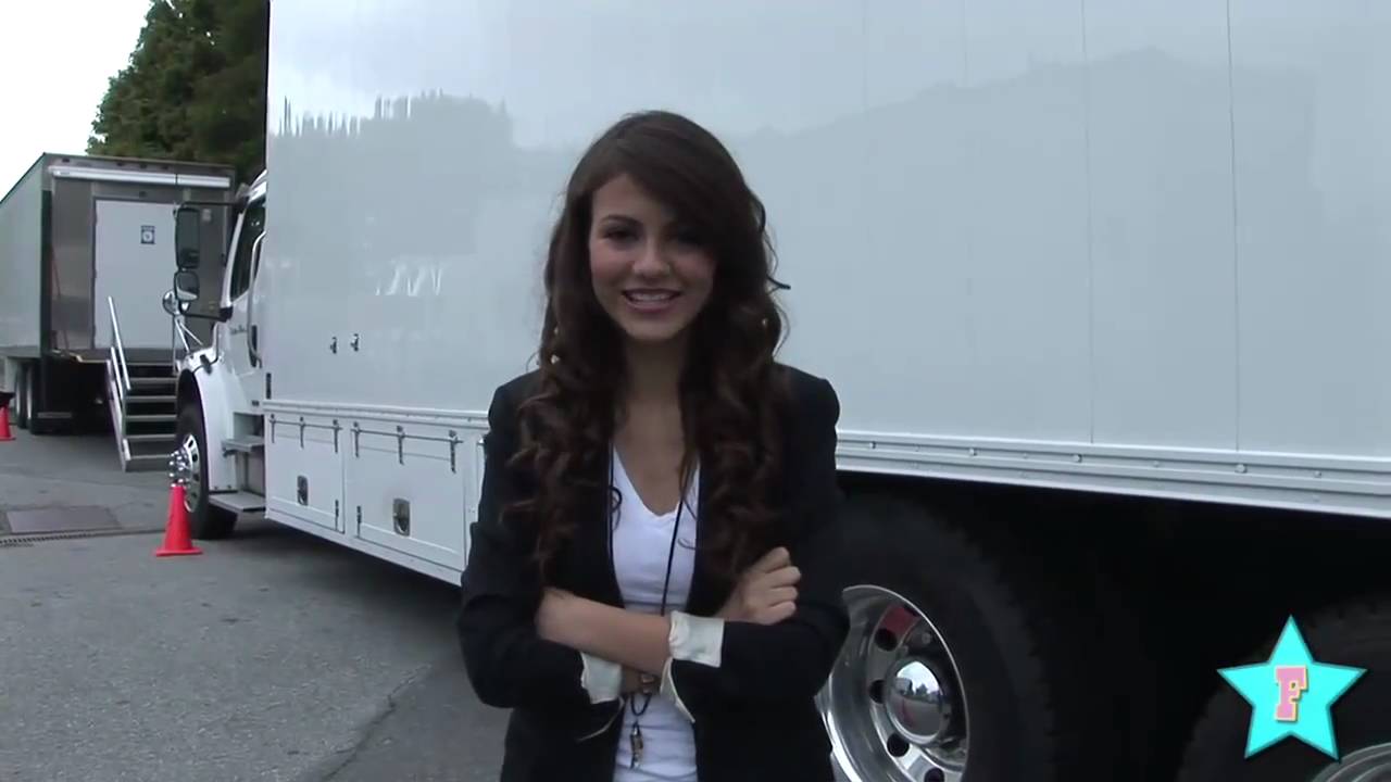 On Set of Victoria Justice's Werewolf Movie!