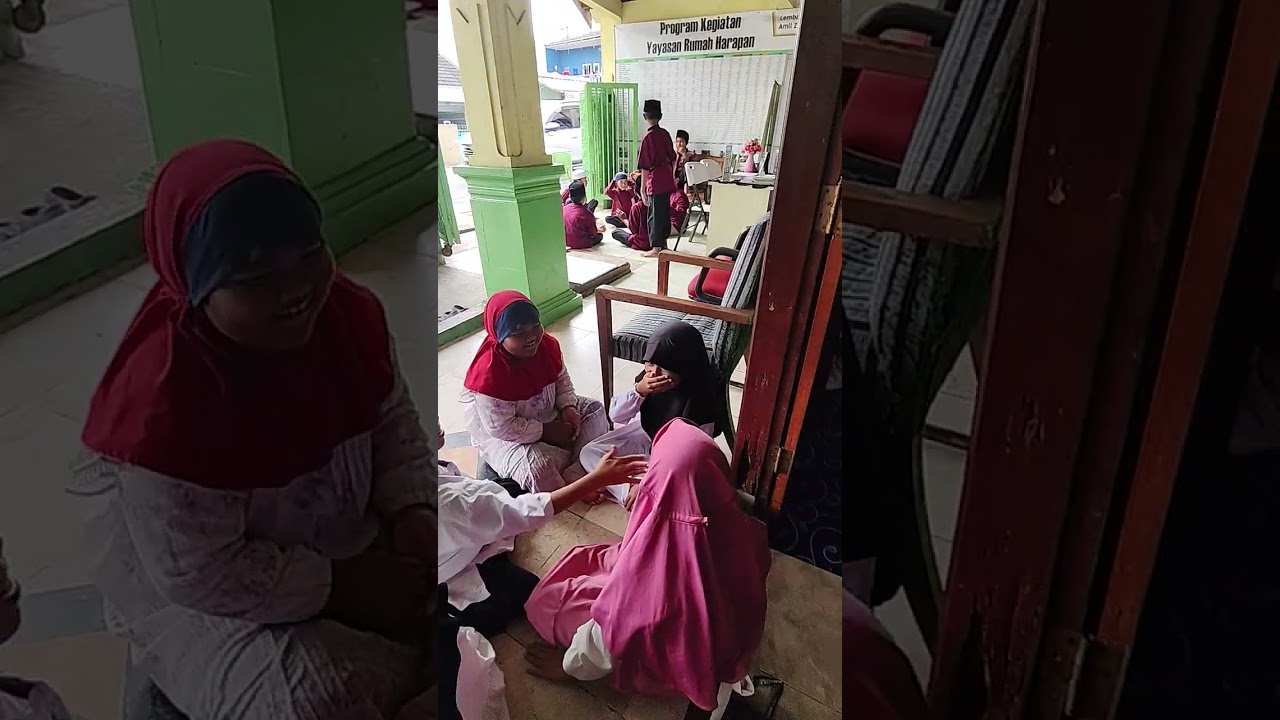 Membahagiakan mereka Ibadah bagi kita