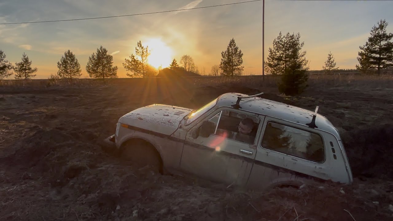 Stock Niva 1600 in sticky clay pit! VAZ 2121
