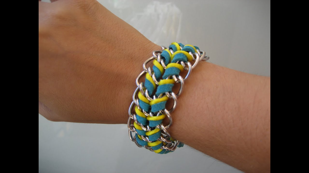 Pulsera de triple cadena y cordón. / Triple wrapped chain bracelet
