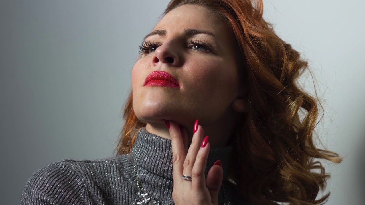 Katarina Rautek - Makni mi se... (Official Lyrics Video)