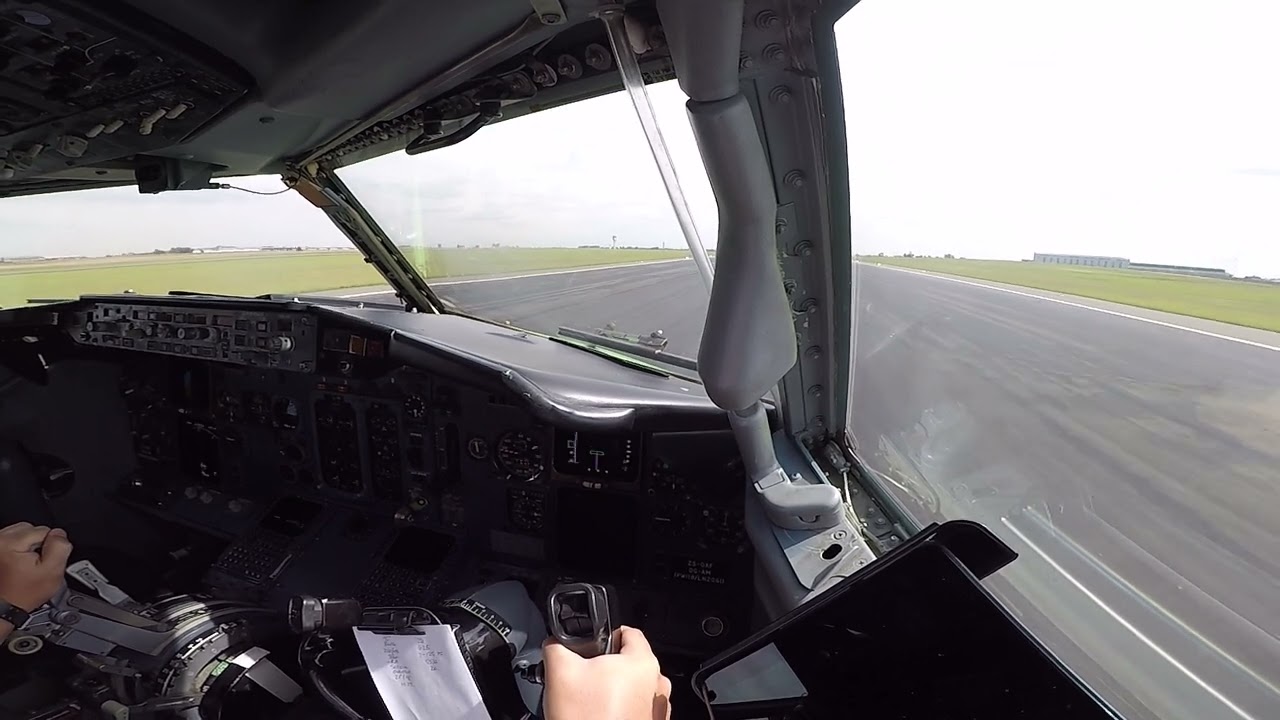 Kulula Boeing 737-400 cockpit view approach into Johannesburg O.R. Tambo (FAOR)