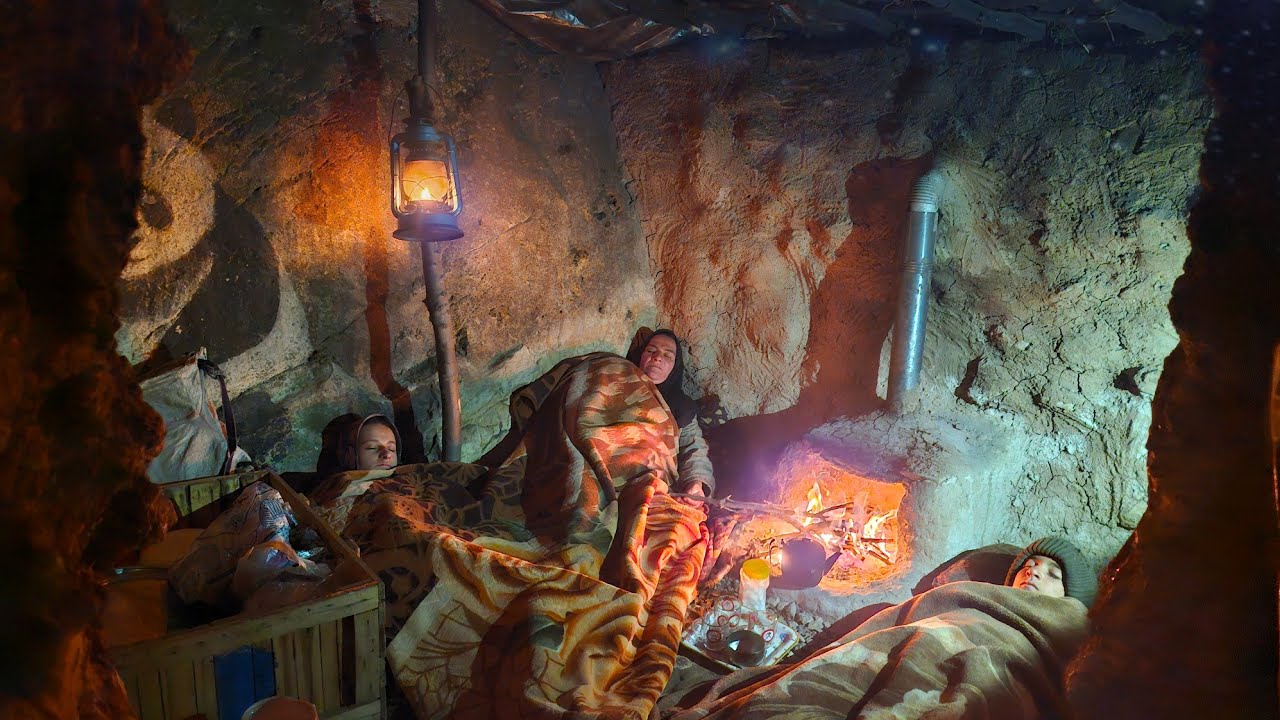 A tough night in a mountain hut ⛰️| Homeless life and the struggle for survival🛖🔥