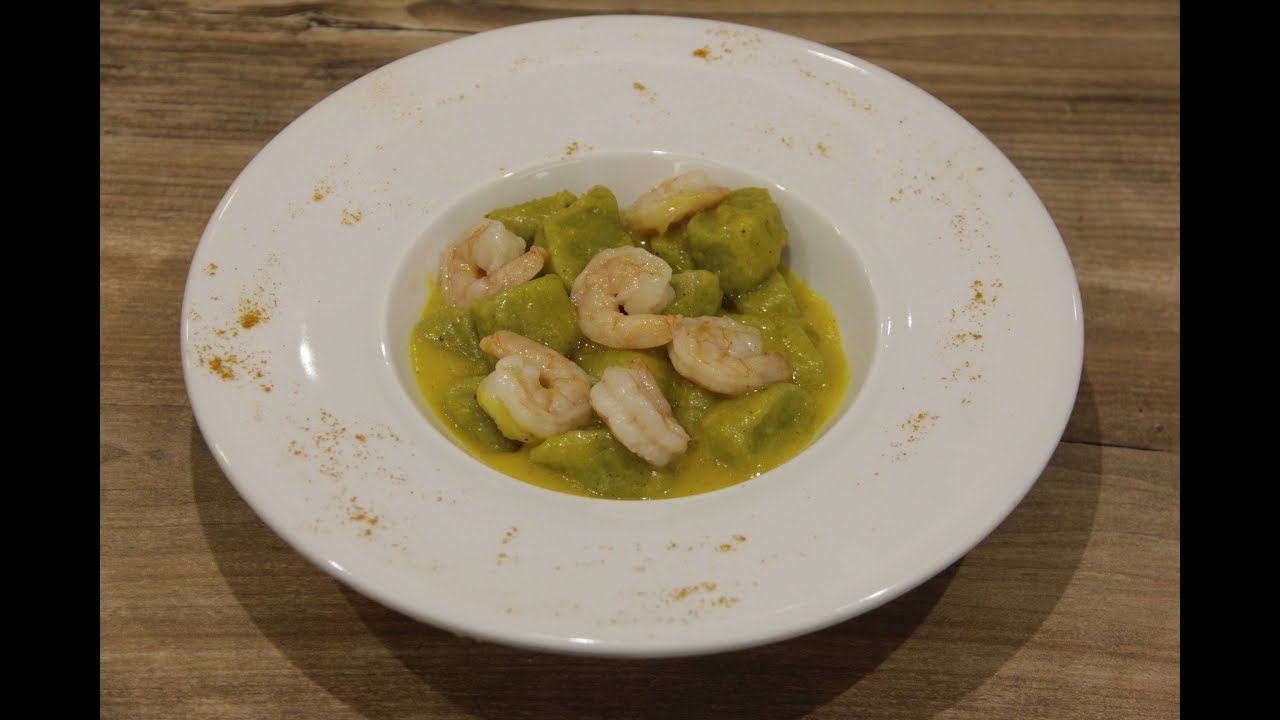 GNOCCHI DI ZUCCHINE CON CREMA DI PATATE AL PROFUMO DI LIMONE E GAMBERI CROCCANTI