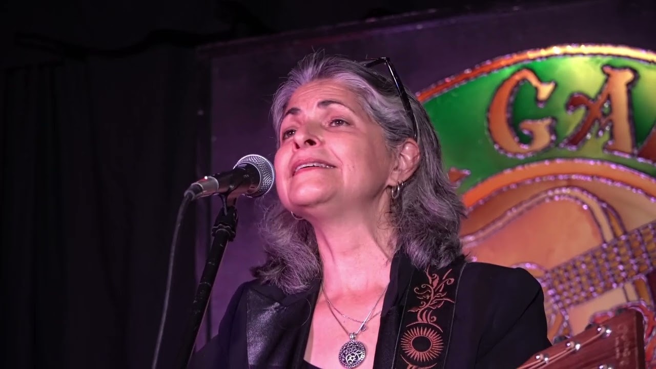 Carolann Solebello  - Drift Away