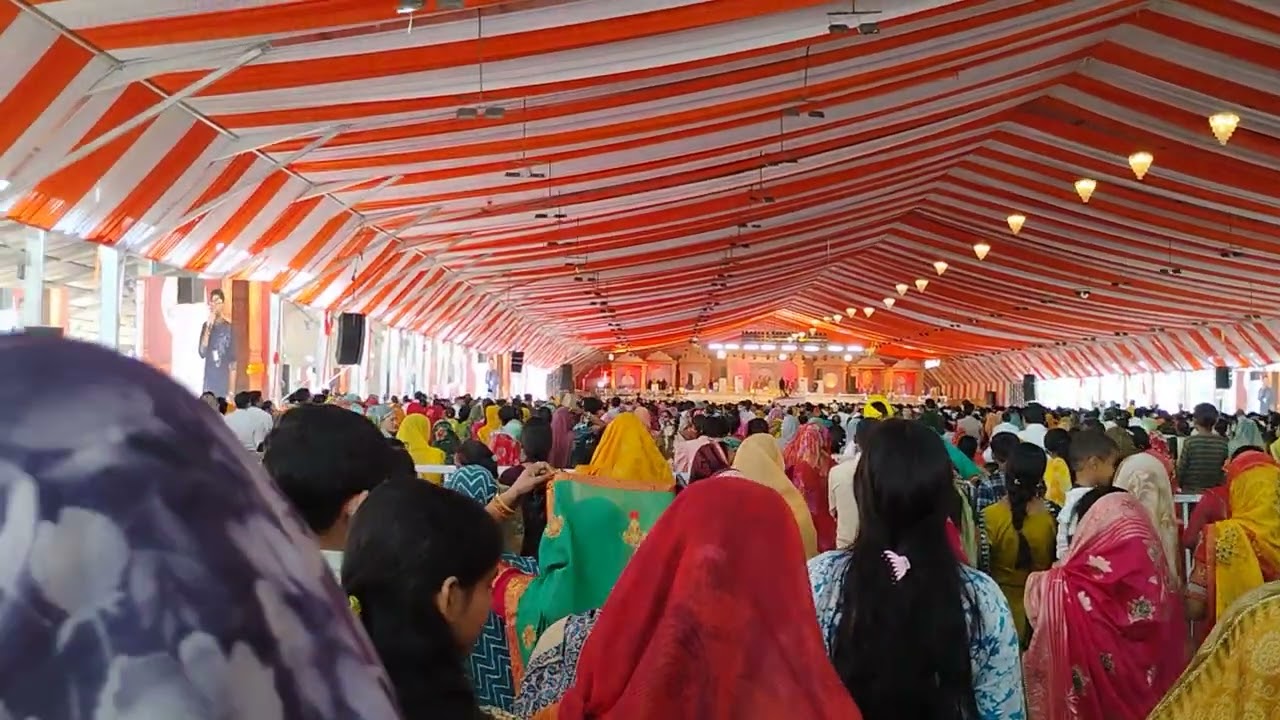 #✨🚩नवग्रह शक्ति पीठ मंदिर पर डॉक्टर कुमार विश्वास कि कथा का आनंद उठाते हुए सभी भक्तजन#🚩🙏😀 